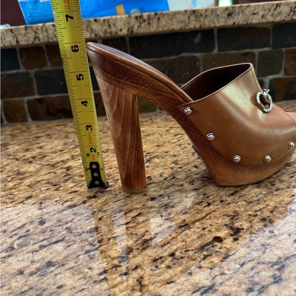 Gucci Clogs!  Gorgeous. Classic!   I only wore them once - Picture 10 of 10